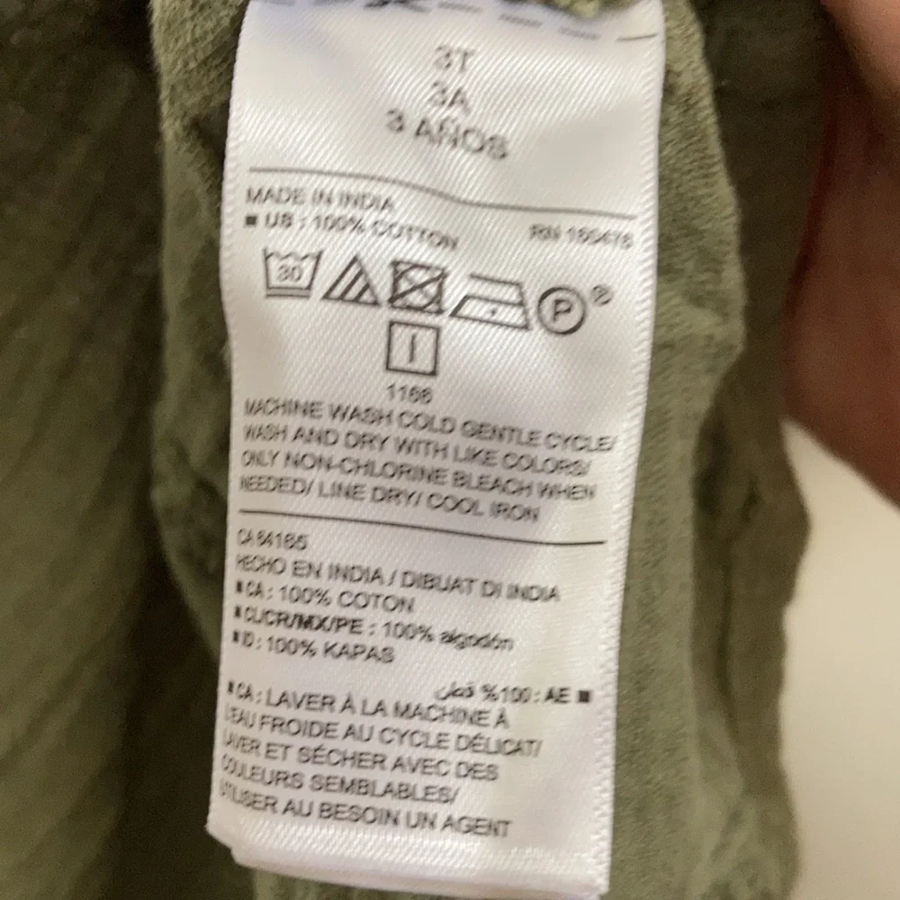 FINAL MARKDOWN Girls old navy smocked top 3t